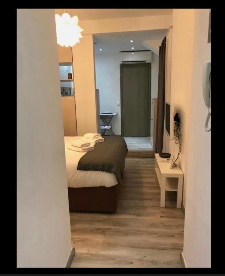 Small Budget Diamond Apartment In Agias Sofias. Thessaloniki Exterior photo