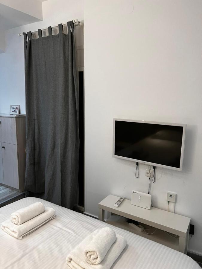 Small Budget Diamond Apartment In Agias Sofias. Thessaloniki Exterior photo